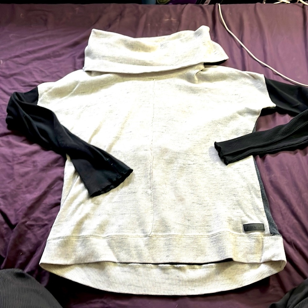 Kensie Performance long sleeve cowl neck shirt